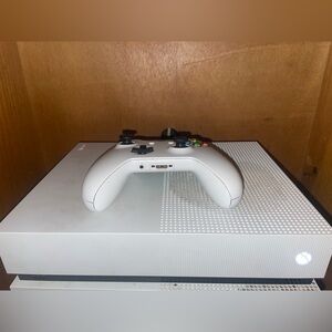 Xbox One S DG + 13 Games Pre Downloaded 781GB Storage